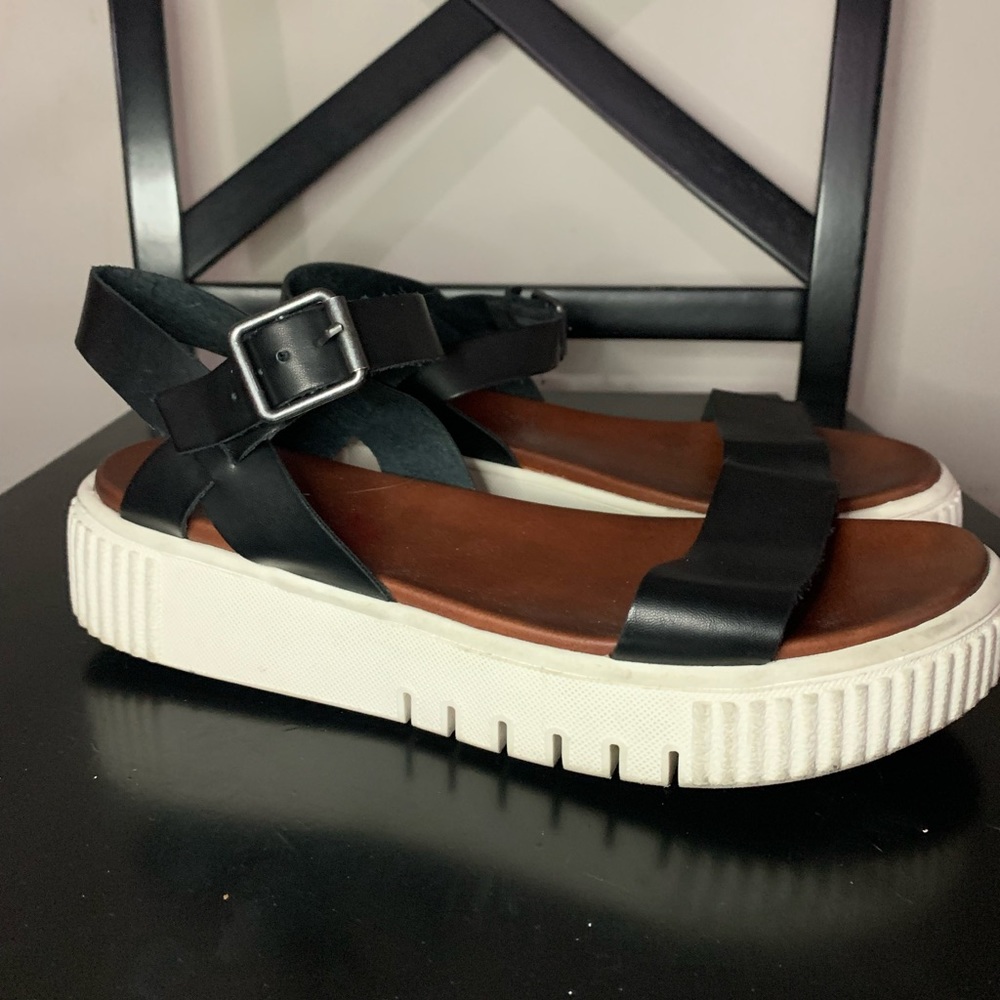 MIA Platform Sandal - Leanna in Black